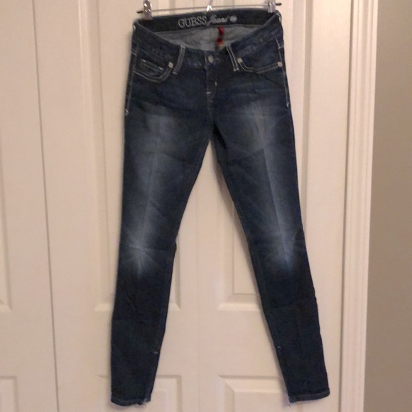 EUC Guess Jeans -Women’s Size 26 - Slim Zippered Leg - Picture 1 of 6